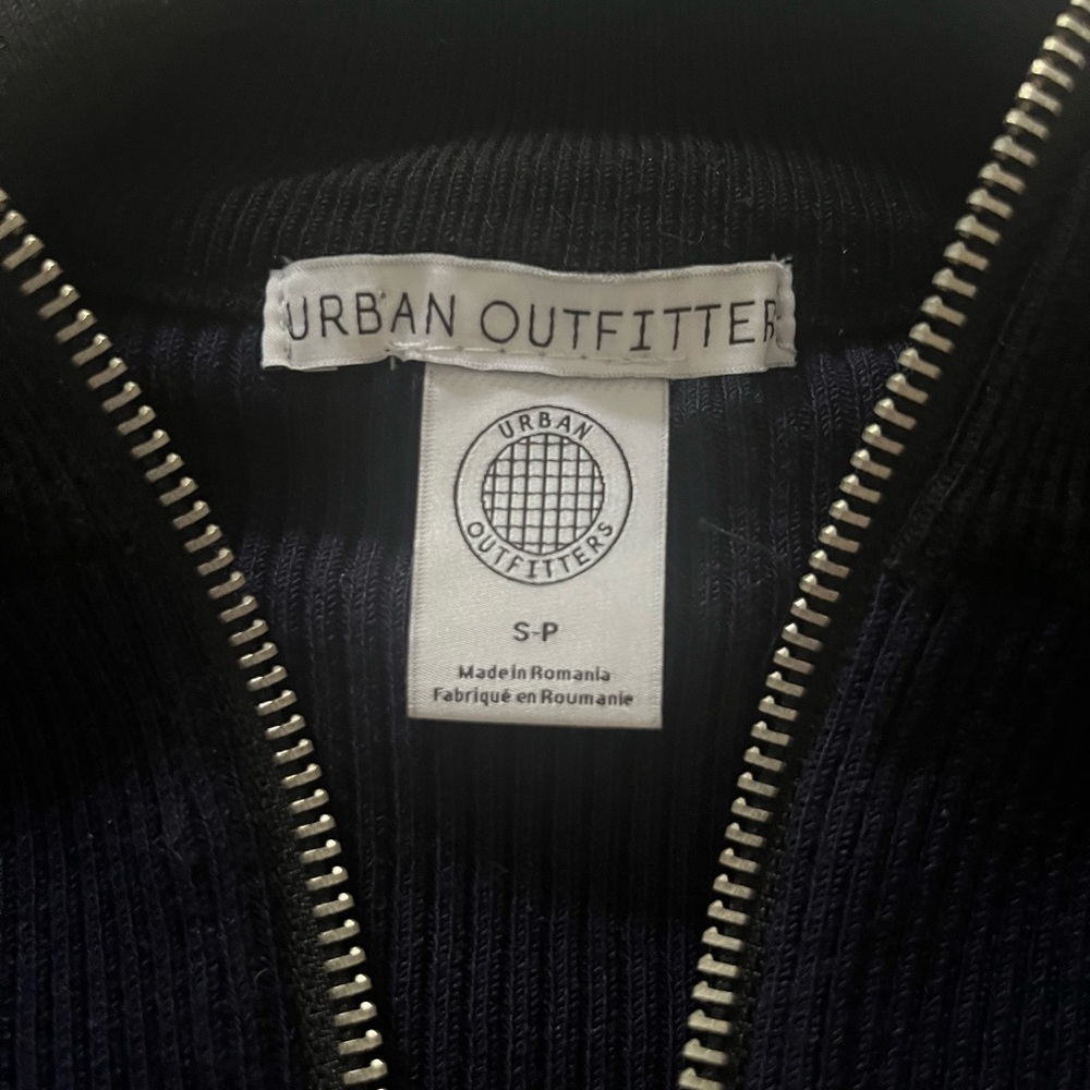 Navy blue sweater for snow season